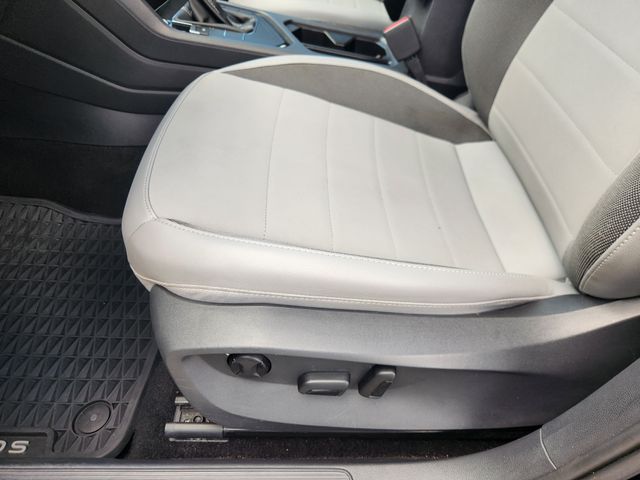2023 Volkswagen Taos 1.5T SE Black at DeMontrond Auto Country