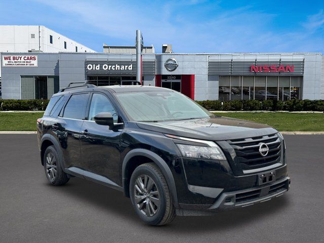 View vehicle photo 3