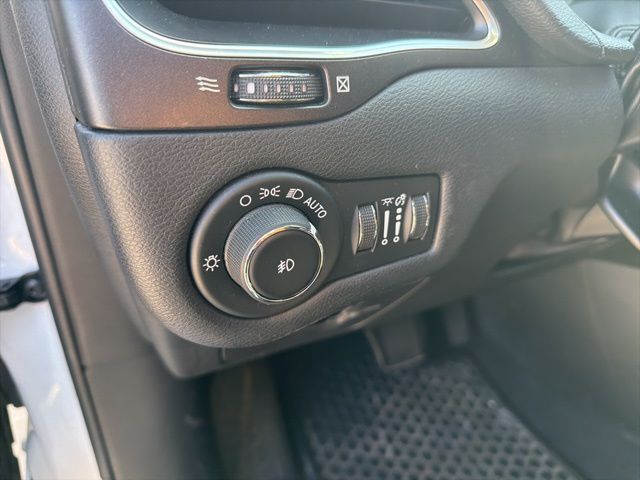 2019 Bright White Clearcoat Jeep Cherokee Trailhawk 4X4 SUV