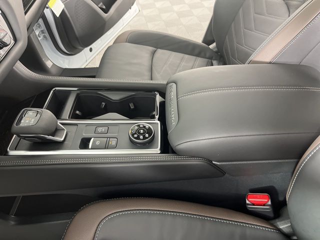 2025 Everest White Pearl Tricoat Nissan Pathfinder Platinum 4X4 SUV