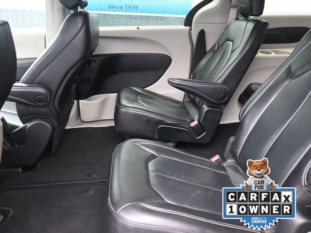 2023 Chrysler Pacifica Touring L photo