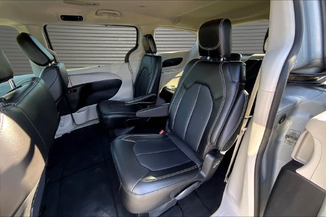 Used 2024 Chrysler Pacifica Van