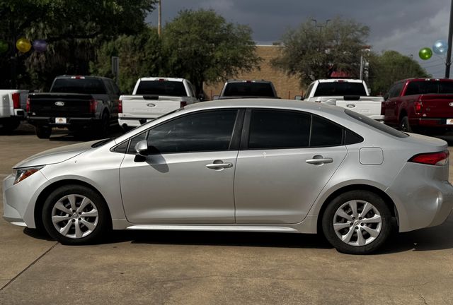 Classic Silver Metallic w/Black Sand Pearl Roof 2022 Toyota Corolla LE FWD Sedan Front-Wheel Drive Continuously Variable Transmission