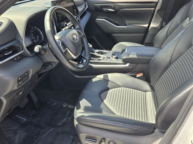 2023 Toyota Highlander - $37,999