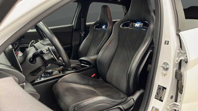 Used 2022 Ceramic White Hyundai Base image 9