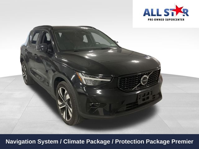2024 Volvo XC40 B5 Plus Dark Theme AWD