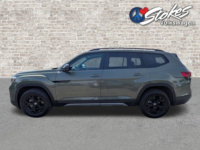 2025 Volkswagen Atlas 2.0T Peak Edition Green at Matthews Motors of Wilmington