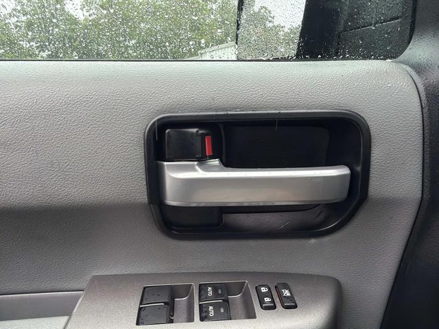 2013 Toyota Sequoia - Image 22