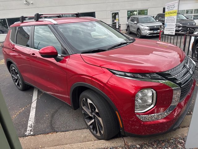 Red 2022 Mitsubishi Outlander ES S-AWC SUV / Crossover All-Wheel Drive Continuously Variable Transmission
