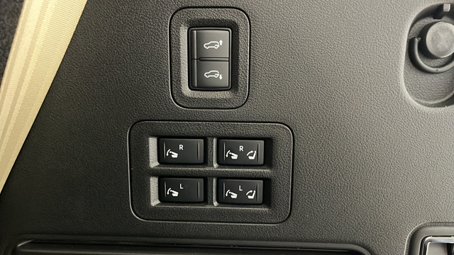 Used 2025 Coulis Red Pearl Nissan Platinum Reserve image 30