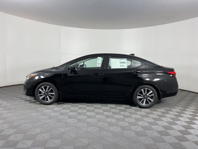 2025 Super Black Metallic Nissan Versa 1.6 SV FWD Sedan