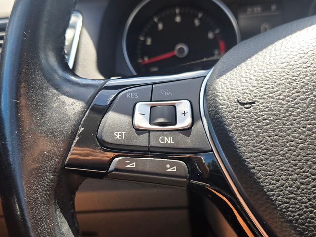 2017 Volkswagen Passat - $13,622