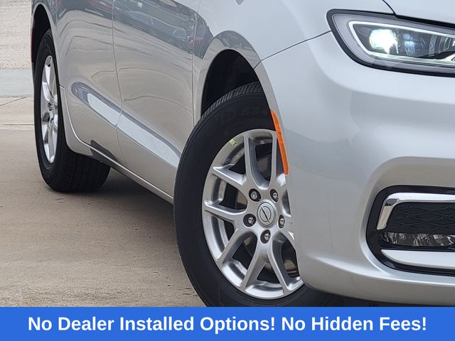 2026 Chrysler Pacifica Select Silver at Mac Haik CDJR North Houston