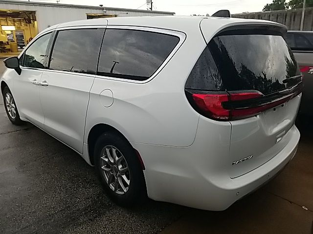 Used 2024 Chrysler Pacifica Van