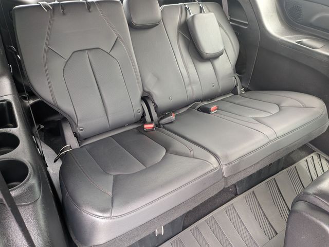 2019 Chrysler Pacifica - Image 32