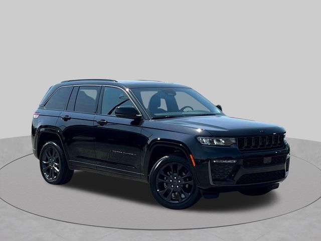 Diamond Black Crystal Pearlcoat 2026 Jeep Grand Cherokee SUV / Crossover Four-Wheel Drive 8-Speed Automatic