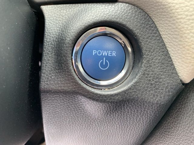 2021 Toyota RAV4 Hybrid XLE photo