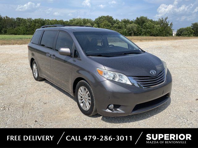 2015 Toyota Sienna XLE 7-Passenger Auto Access Seat