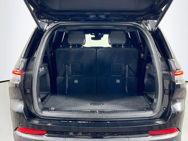 Used 2023 Black Jeep Altitude image 26