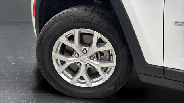 Used 2023 Bright White Clearcoat Jeep Limited image 40
