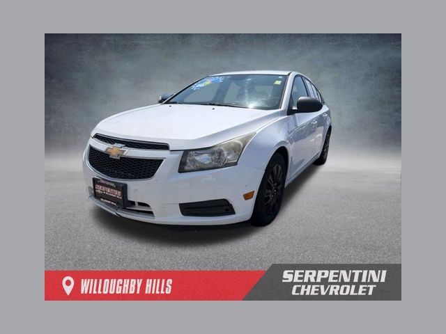 Summit White 2013 Chevrolet Cruze Sedan Front-Wheel Drive 6-Speed Automatic Overdrive