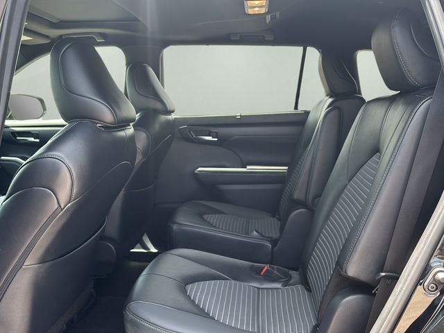 Used 2025 Toyota Highlander SUV
