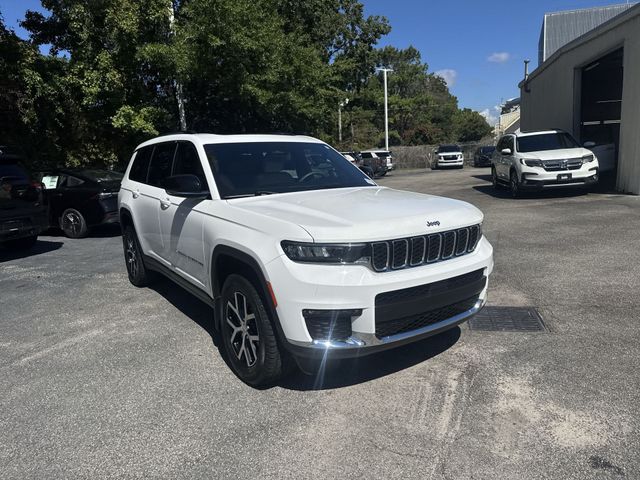 Used 2023 White Jeep Limited image 3