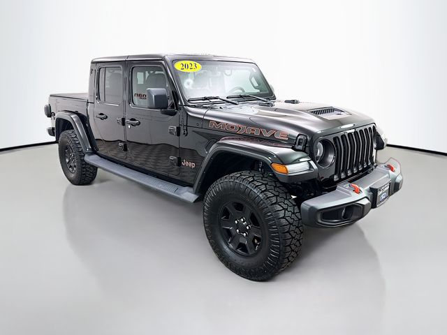 Black Clearcoat 2023 Jeep Gladiator Mojave Crew Cab 4WD Pickup Truck Four-Wheel Drive 8-Speed Automatic