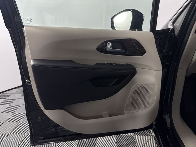 Used 2023 Chrysler Pacifica For Sale in Indianapolis, IN