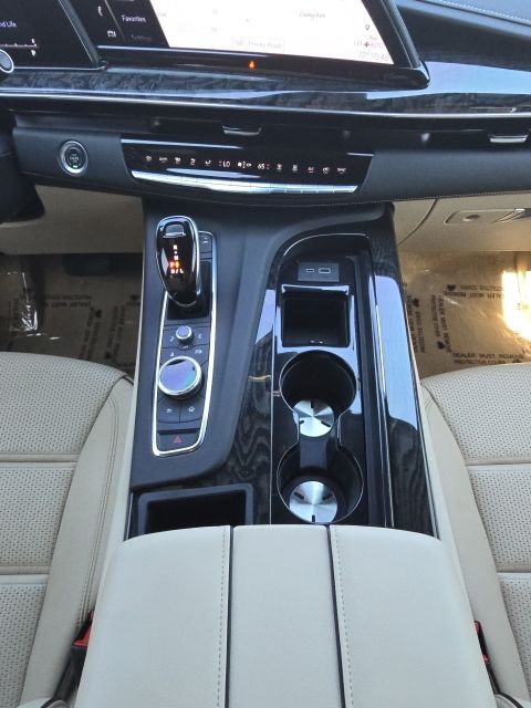 2021 Cadillac Escalade Premium Luxury:45327B1