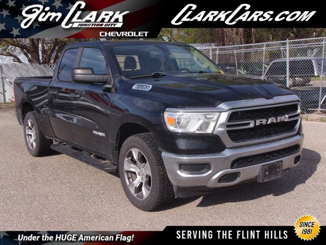 Diamond Black Crystal Pearlcoat 2019 RAM 1500 Tradesman Quad Cab 4WD Pickup Truck Four-Wheel Drive 8-Speed Automatic