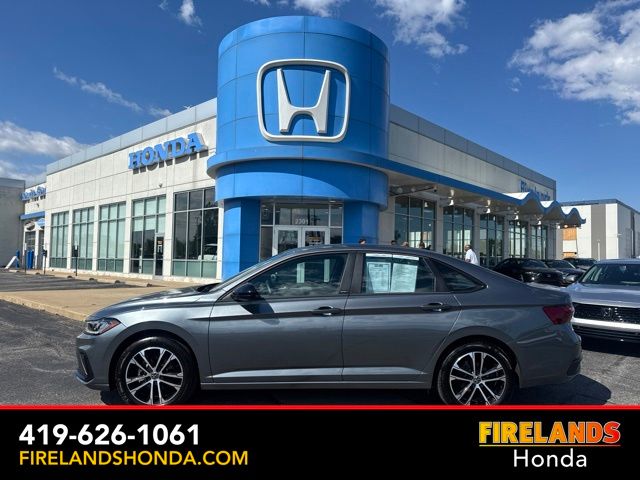 Platinum Gray Metallic 2025 Volkswagen Jetta Sedan Front-Wheel Drive 8-Speed Automatic
