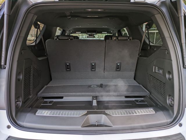 2025 Chevrolet Suburban Premier photo