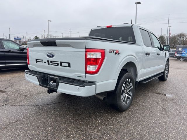 View vehicle photo 4