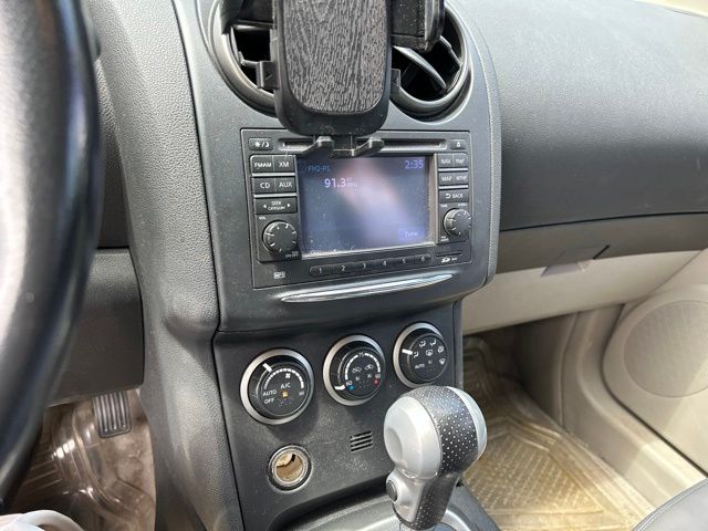 Used 2011 White Nissan SV image 22
