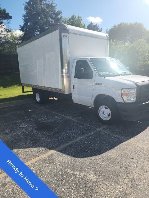 2022 Ford E-Series Chassis E-350 SD Cutaway SB RWD