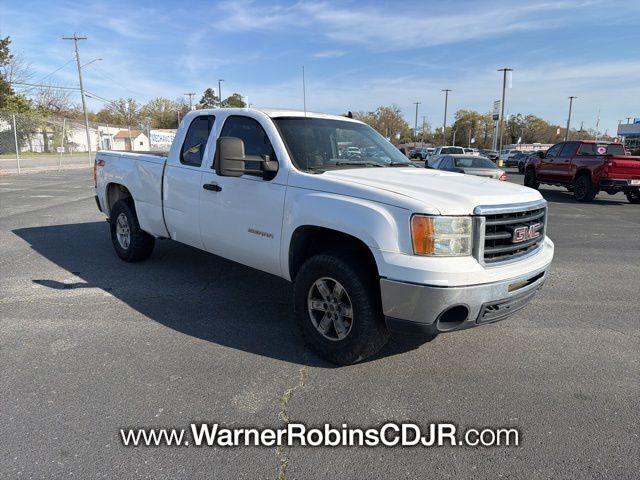 Used 2010 White GMC SLE image 7