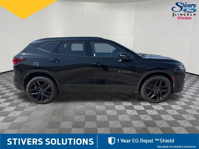 View vehicle photo 3