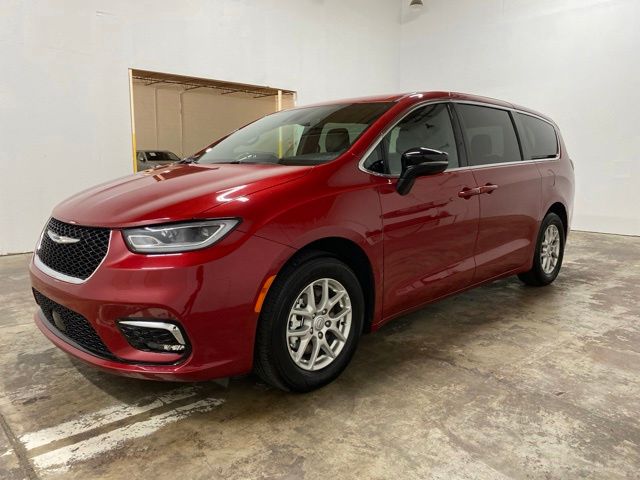 Red Hot Pearlcoat 2025 Chrysler Pacifica Minivan Front-Wheel Drive 9-Speed Automatic