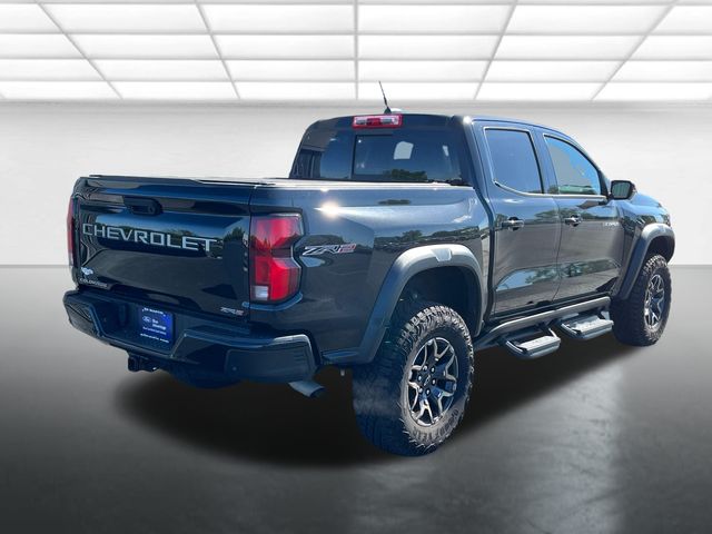 View vehicle photo 4
