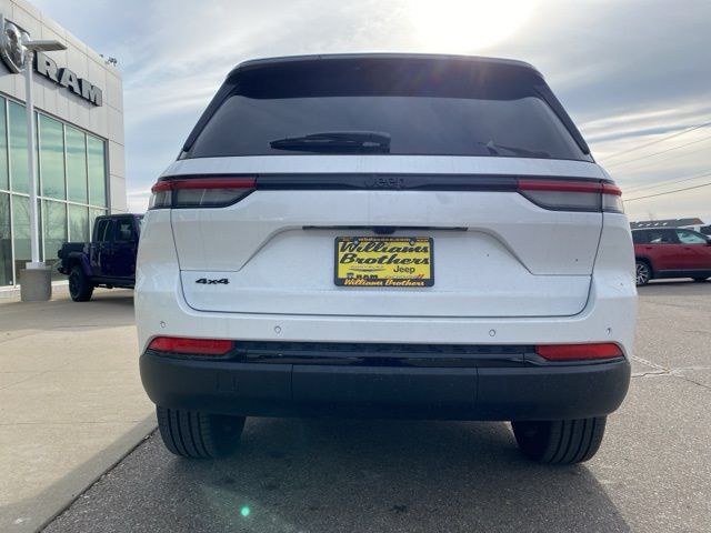 2025 Jeep Grand Cherokee Limited - Bright White Clearcoat exterior view 6