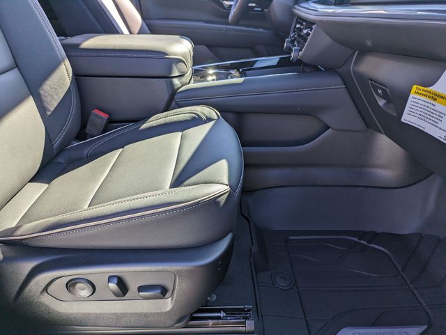 2025 Chevrolet Suburban Premier photo
