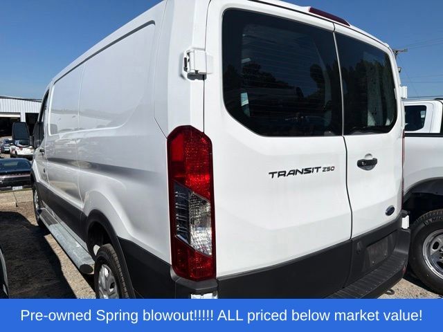 Used 2025 White Ford XL image 3