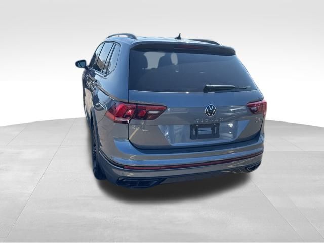 2024 Volkswagen Tiguan 2.0T SE R-Line Black photo