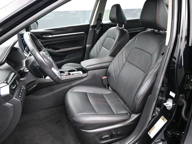 2024 Super Black Clearcoat Nissan Altima 2.0 SR FWD Sedan