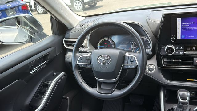 Used 2024 Toyota Highlander Hybrid SUV