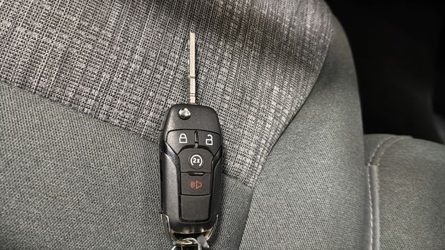 Used 2023 Oxford White Ford XLT image 40