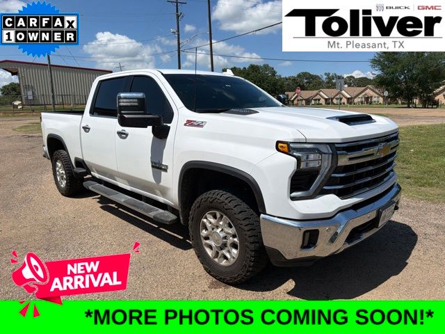 Summit White 2025 Chevrolet Silverado 2500HD Pickup Truck Four-Wheel Drive Automatic