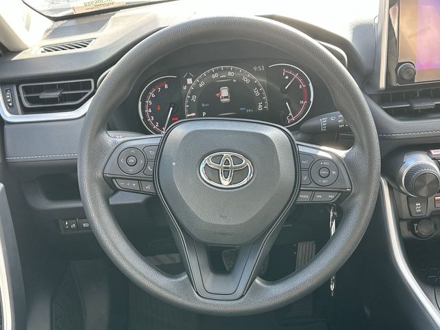 2025 Toyota RAV4 LE 8