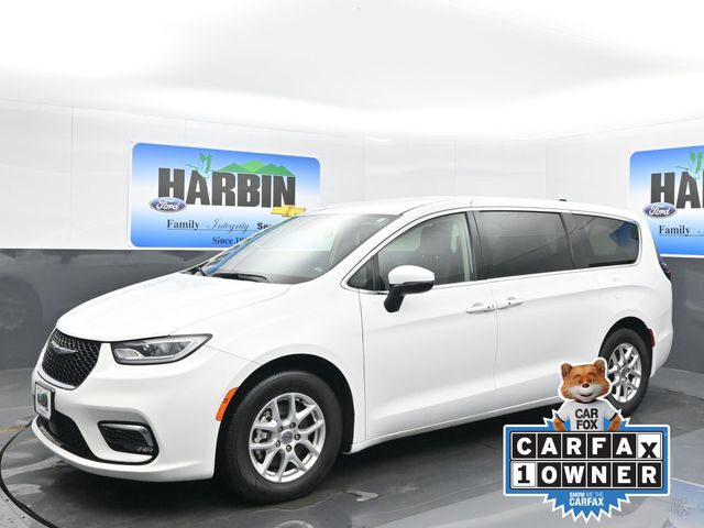 2023 Chrysler Pacifica Touring L photo